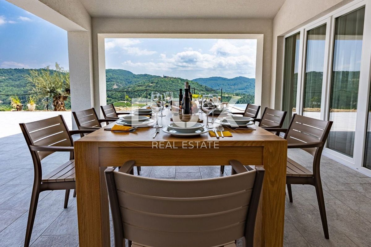 ISTRA, CEROVLJE - Hipokratova hacienda s športnim igriščem! REDKO!