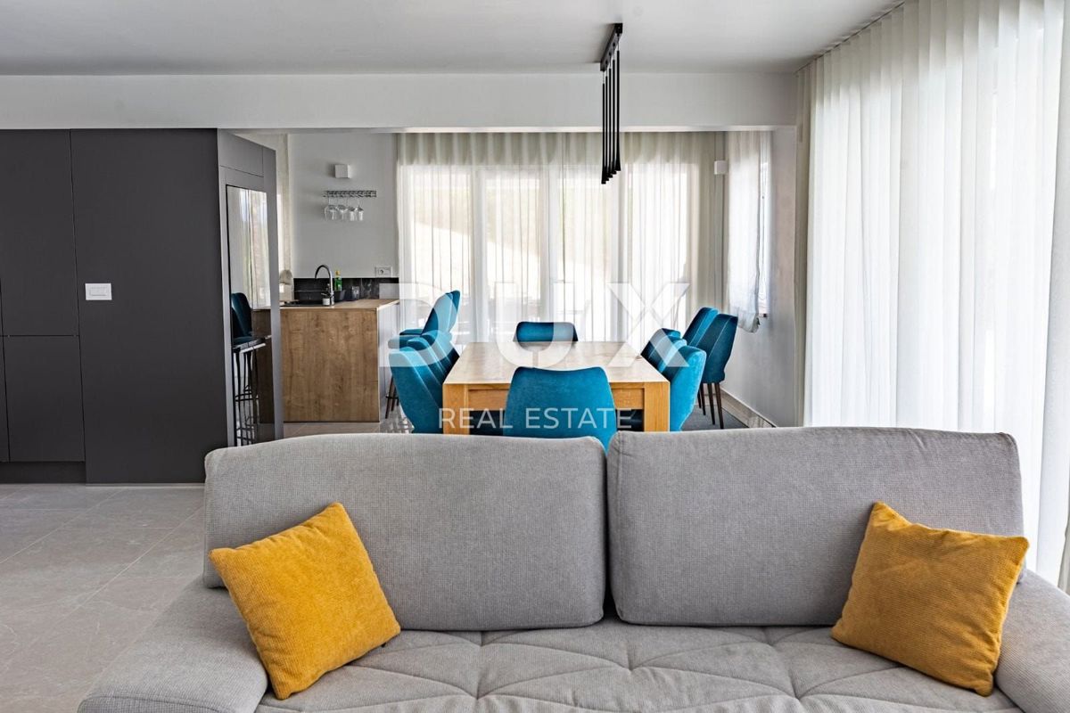 ISTRA, CEROVLJE - Hipokratova hacienda s športnim igriščem! REDKO!