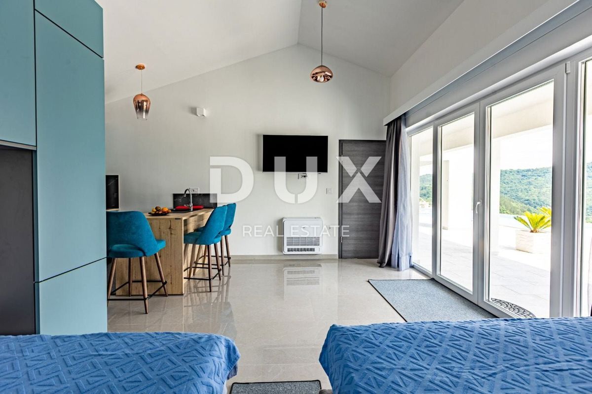 ISTRA, CEROVLJE - Hipokratova hacienda s športnim igriščem! REDKO!