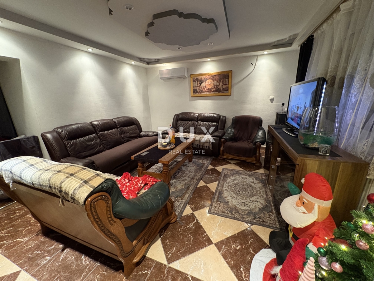 ZAGREB, DONJA DUBRAVA - Hiša z investicijskim potencialom