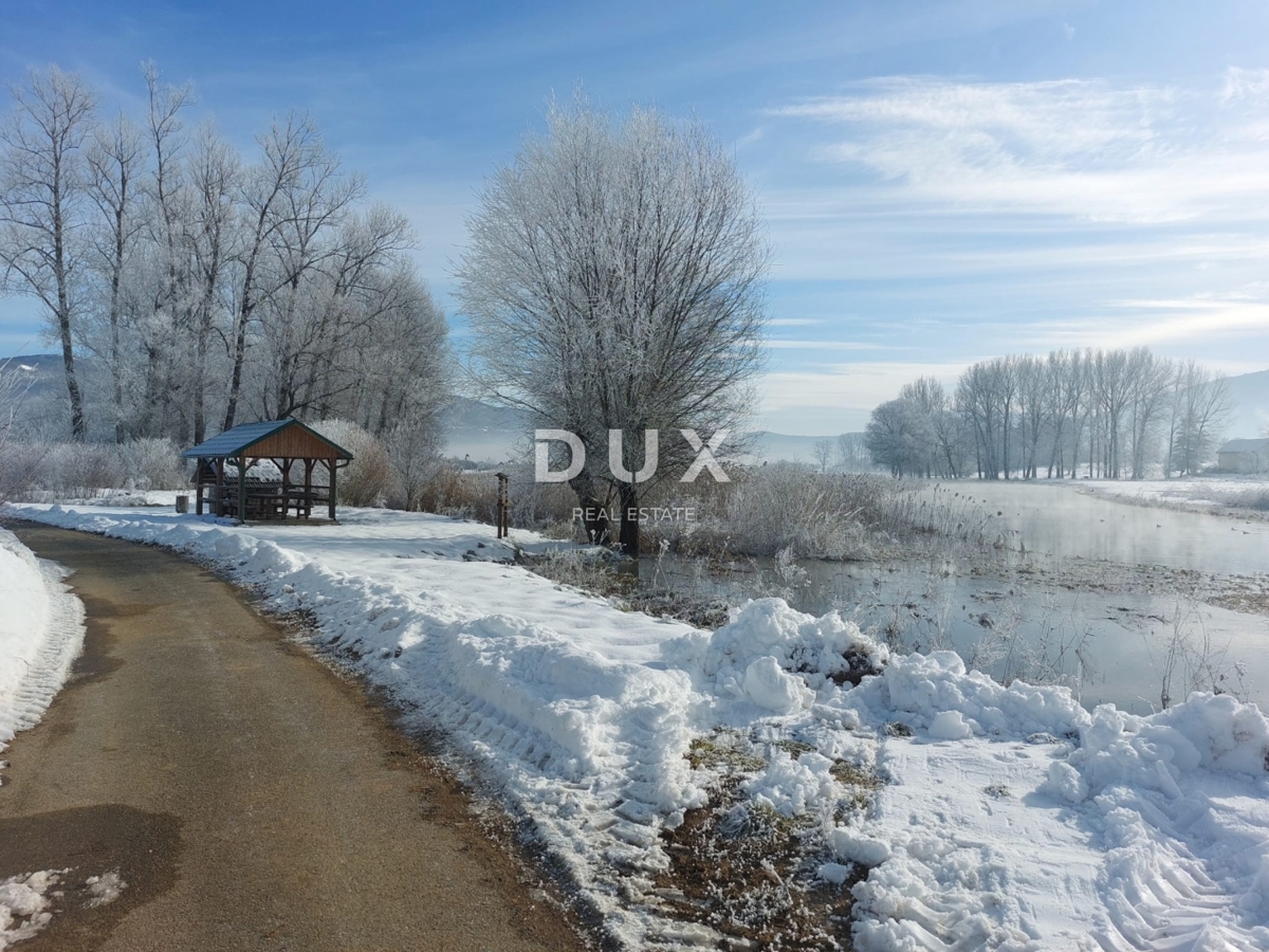 OTOČAC, ČOVIĆI - Košček narave ob reki Gacki, 1234m2