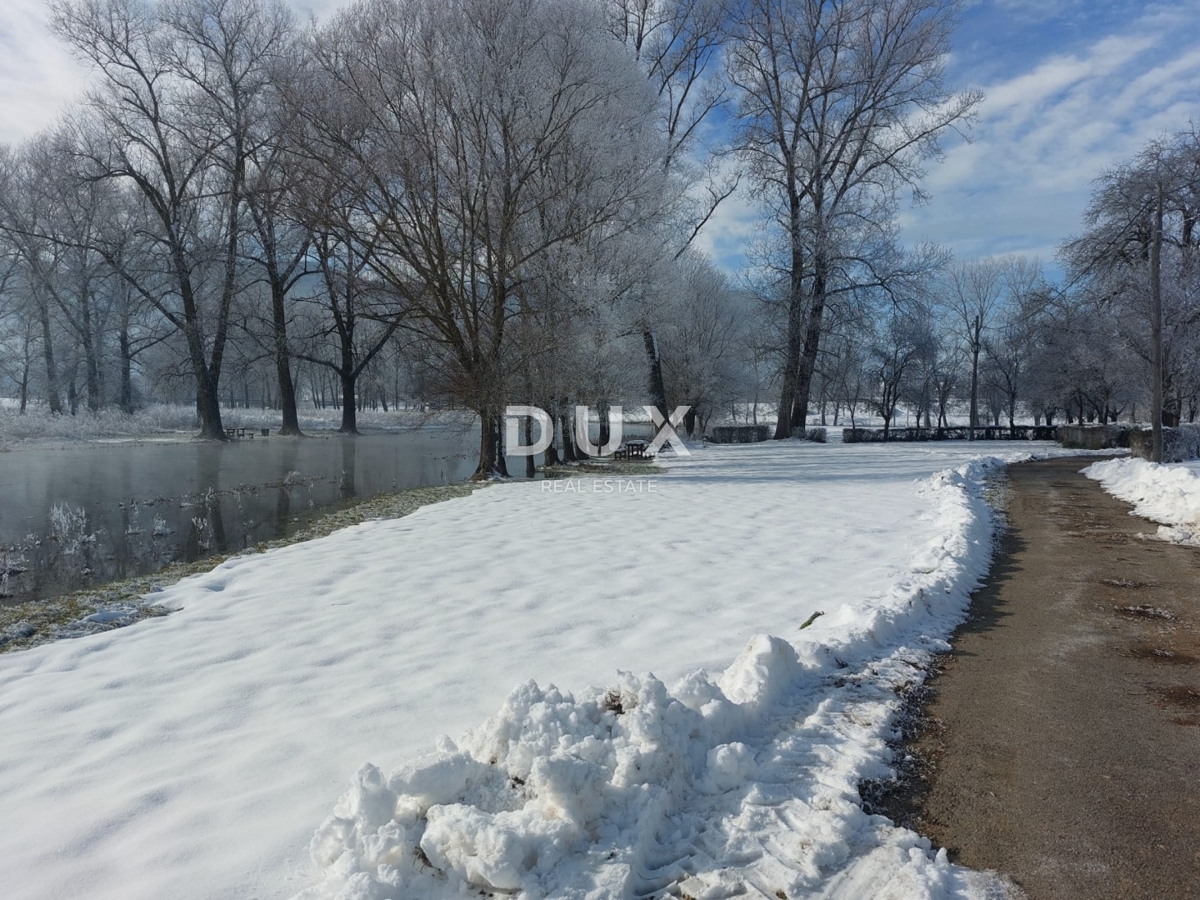 OTOČAC, ČOVIĆI - Košček narave ob reki Gacki, 1234m2