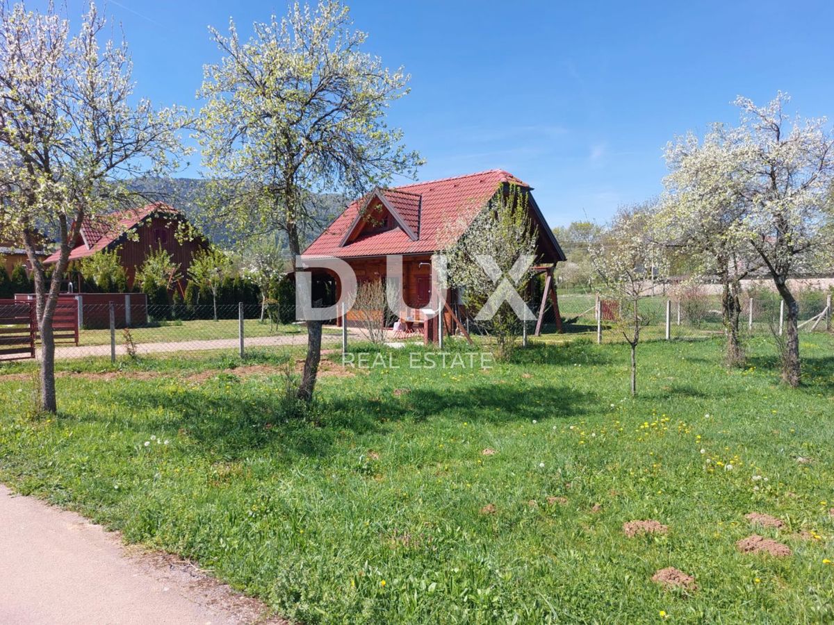 OTOČAC, LIČKO LEŠČE - Hiša v naravi z bazenom