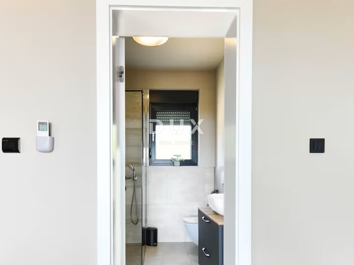 OPATIJA, OPRIĆ - stanovanje v novogradnji z vrtom in pogledom na morje