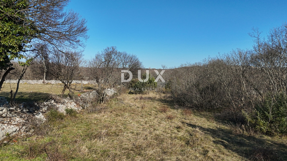 OTOK KRK, GARICA - Pravilno gradbeno-kmetijsko zemljišče, ravna konfiguracija, idealno za luksuzno vilo z bazenom