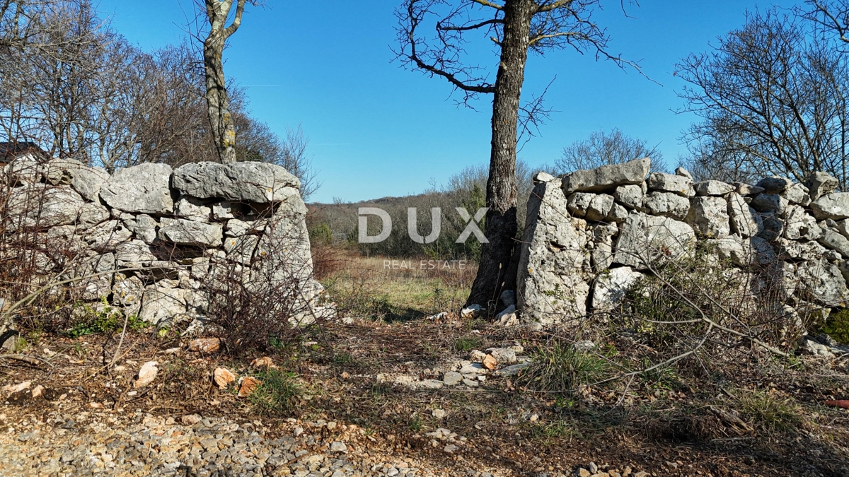 OTOK KRK, GARICA - Pravilno gradbeno-kmetijsko zemljišče, ravna konfiguracija, idealno za luksuzno vilo z bazenom