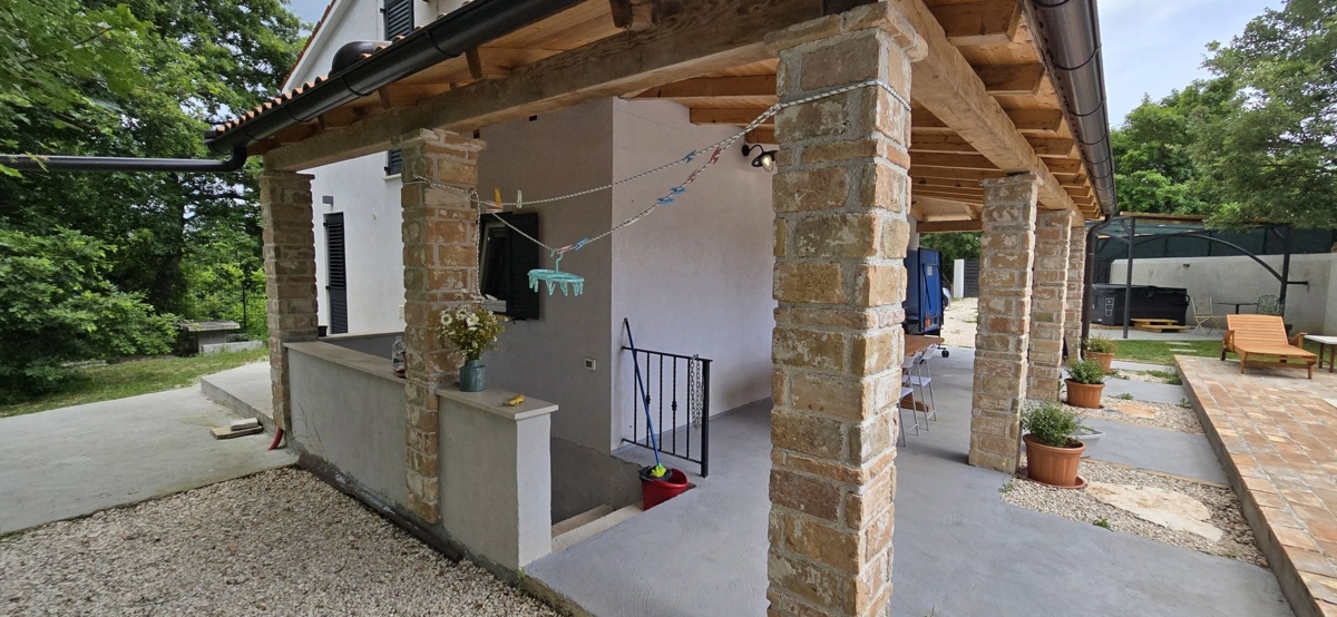 ISTRA, ŽMINJ - Počitniška hiša na osamljeni lokaciji z bazenom in jacuzzijem