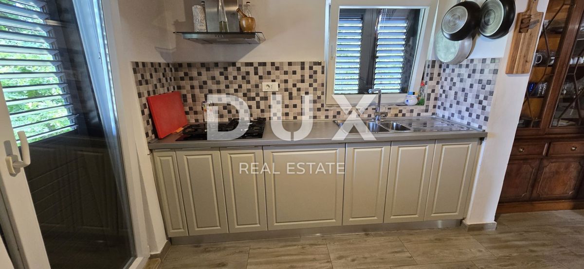 ISTRA, ŽMINJ - Počitniška hiša na osamljeni lokaciji z bazenom in jacuzzijem