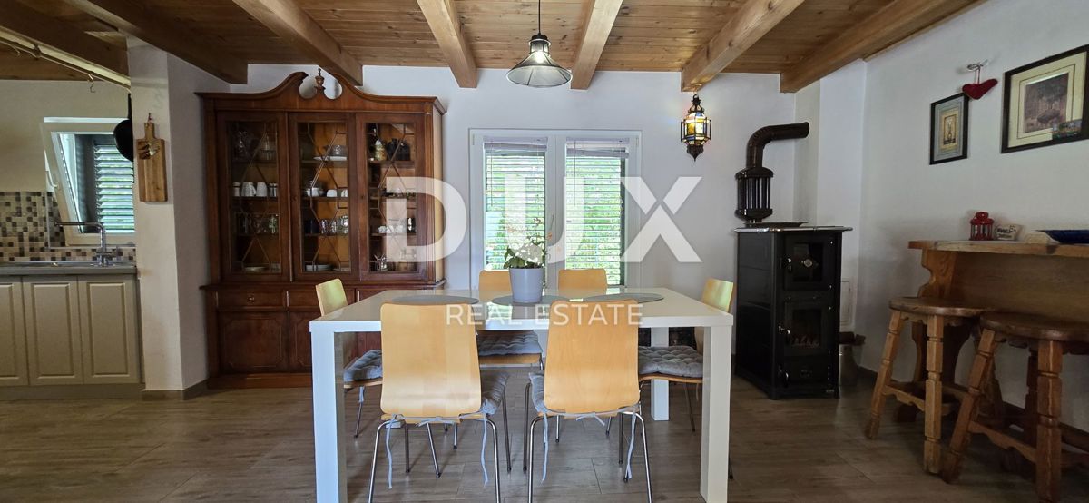 ISTRA, ŽMINJ - Počitniška hiša na osamljeni lokaciji z bazenom in jacuzzijem