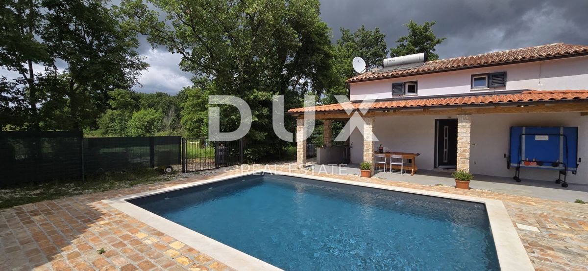ISTRA, ŽMINJ - Počitniška hiša na osamljeni lokaciji z bazenom in jacuzzijem