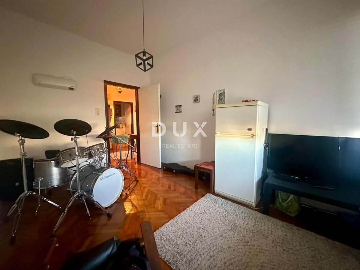 RIJEKA, POTOK - Dvorec z potencialom v mirni soseski blizu centra z ekskluzivnim popustom na notranje oblikovanje