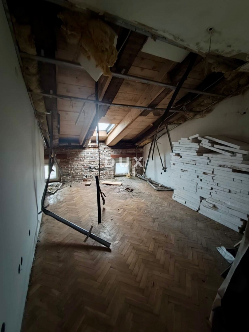 RIJEKA, CENTER - ODLIČNA INVESTICIJSKA PRILOŽNOST z začetkom prenove