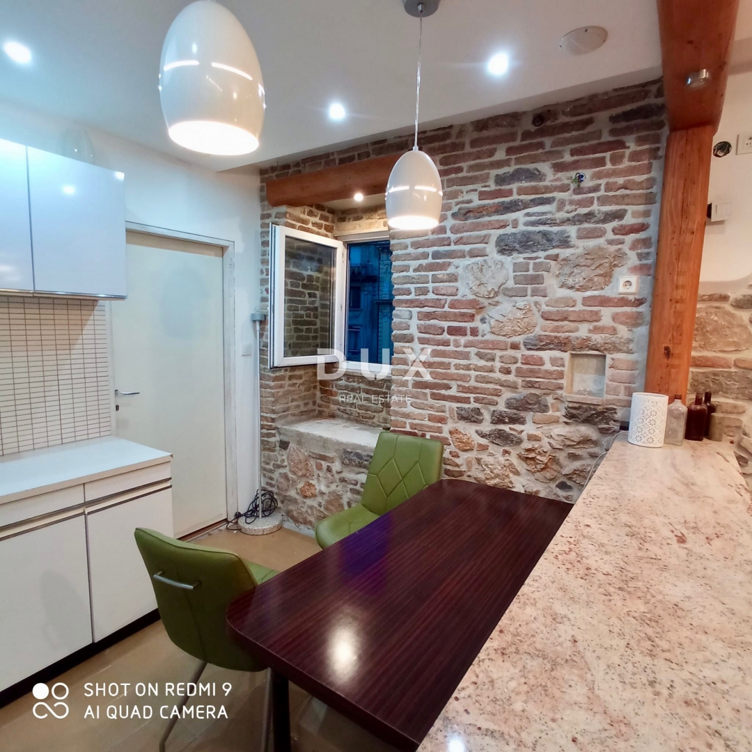 RIJEKA, CENTER - ODLIČNA INVESTICIJSKA PRILOŽNOST z začetkom prenove