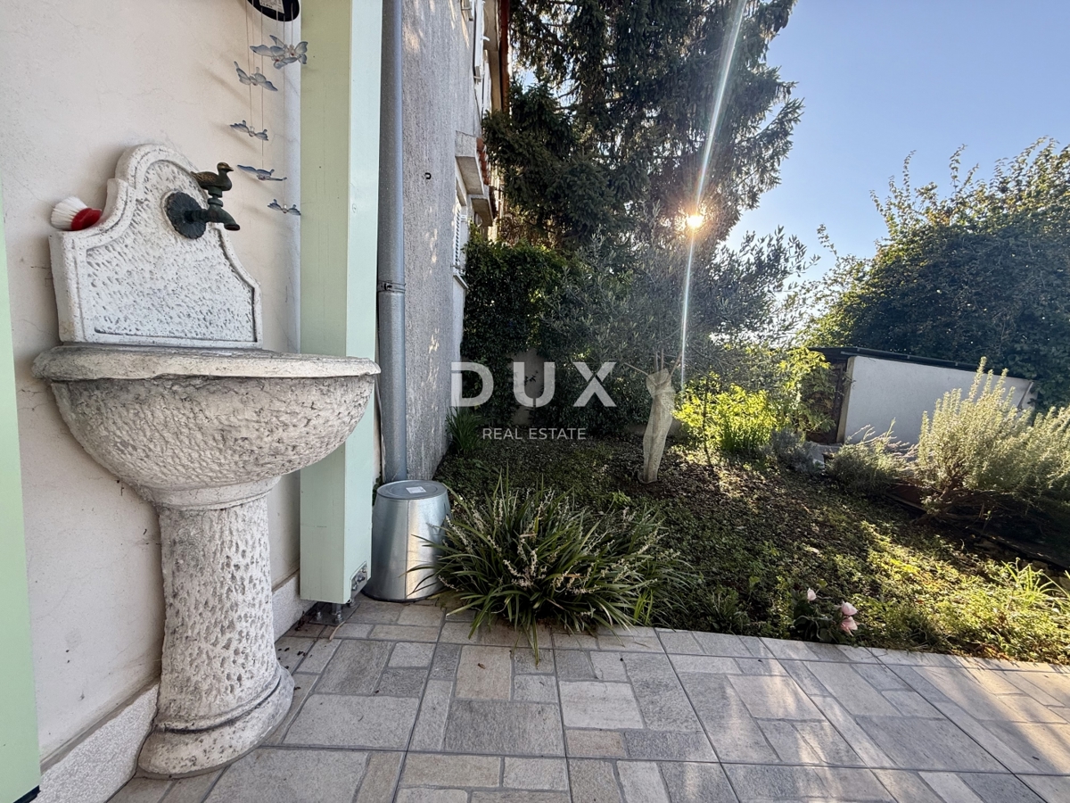 GROBNIK - Avtentična kamnita hiša s pogledom na morje!