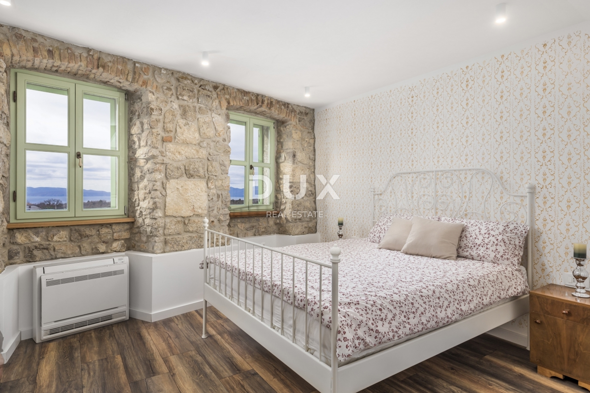 GROBNIK - Avtentična kamnita hiša s pogledom na morje!