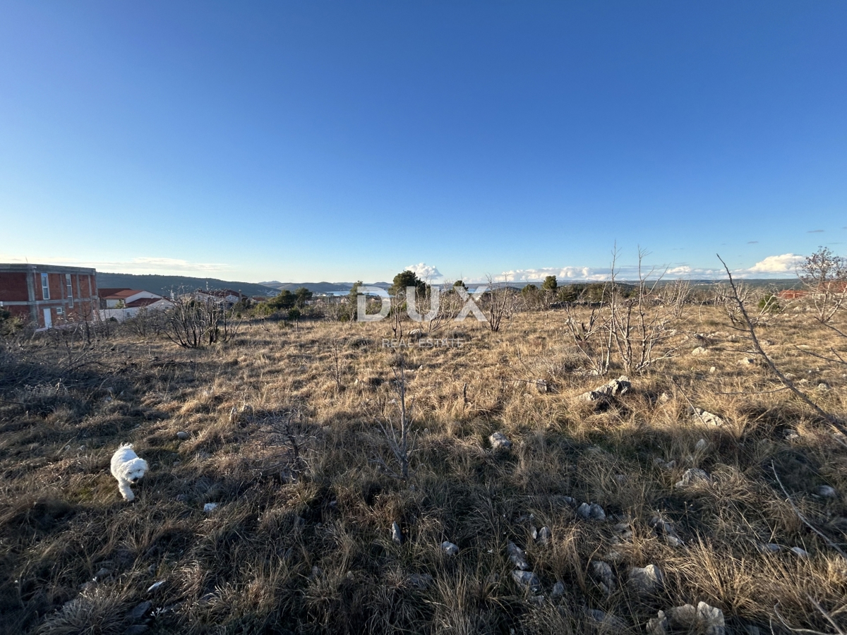ŠIBENIK, BILICE – Zazidljivo zemljišče s pogledom na Prokljan, 970m2
