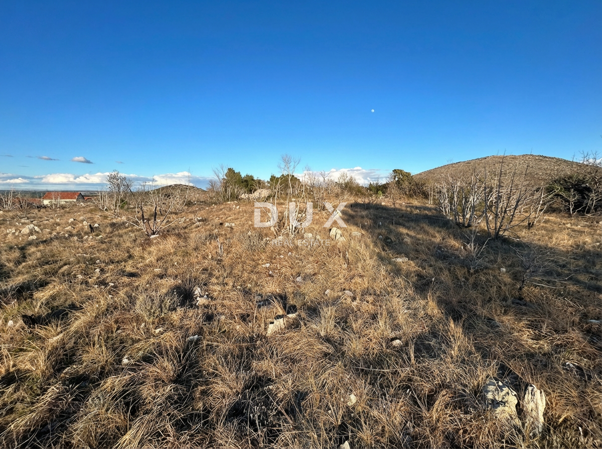 ŠIBENIK, BILICE – Zazidljivo zemljišče s pogledom na Prokljan, 970m2