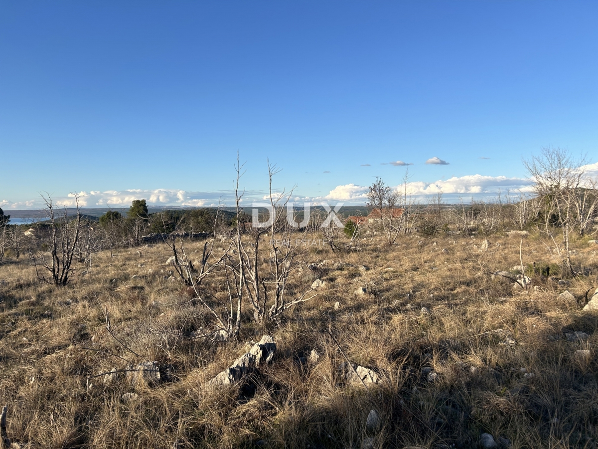ŠIBENIK, BILICE – Zazidljivo zemljišče s pogledom na Prokljan, 970m2