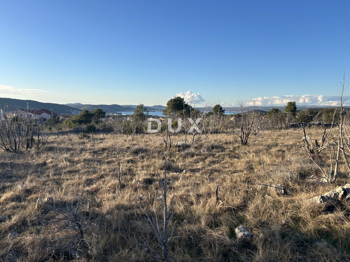 ŠIBENIK, BILICE – Zazidljivo zemljišče s pogledom na Prokljan, 970m2