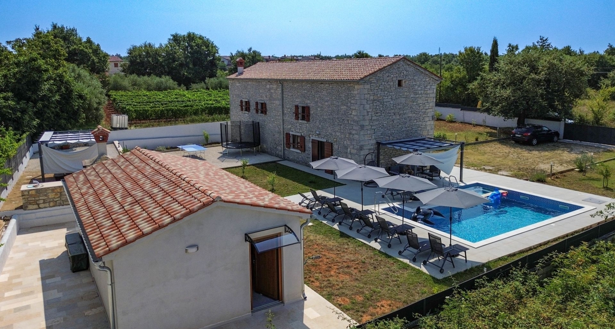 ISTRA, SVETVINČENAT - Obnovljena avtohtona kamnita hiša z bazenom
