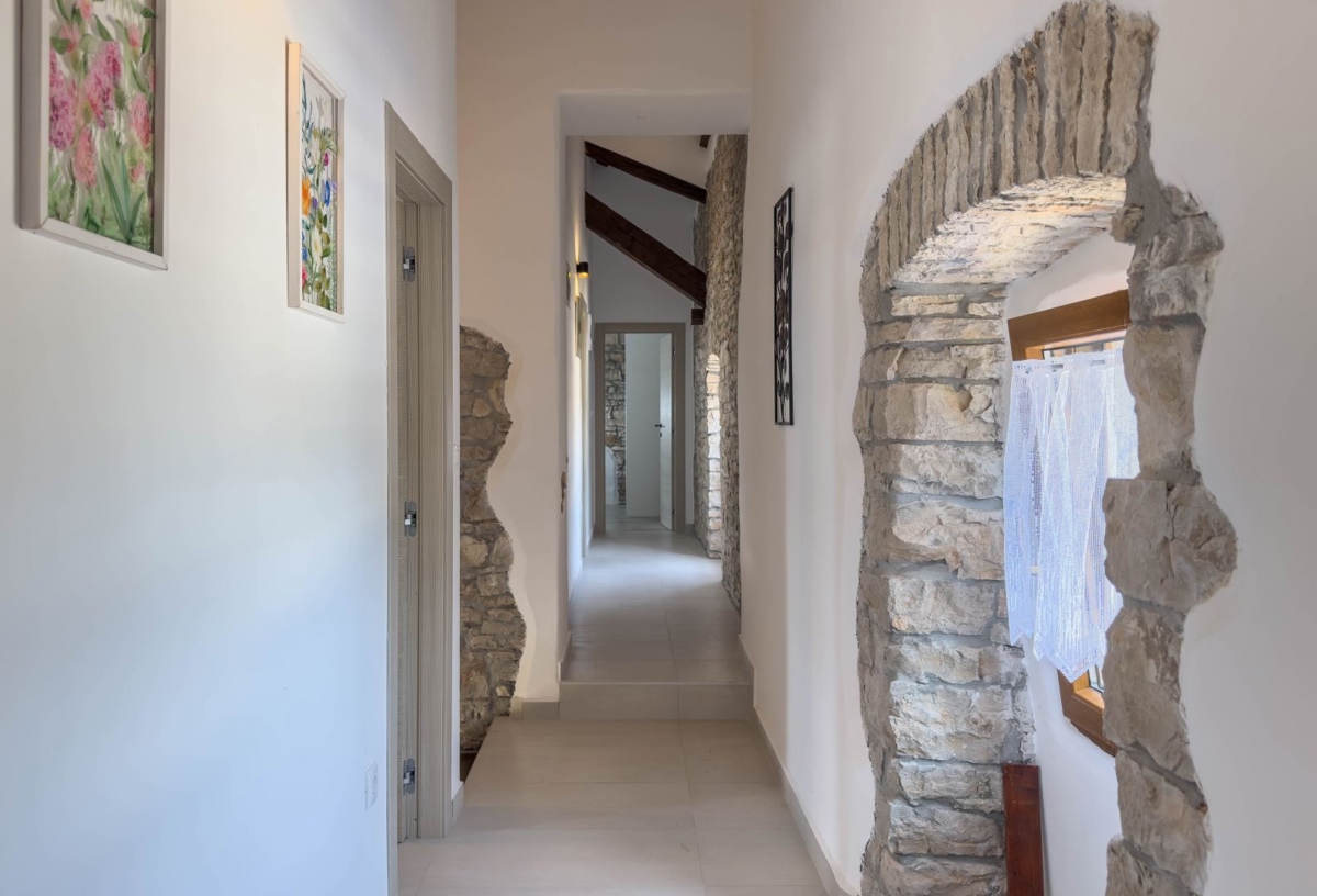 ISTRA, SVETVINČENAT - Obnovljena avtohtona kamnita hiša z bazenom