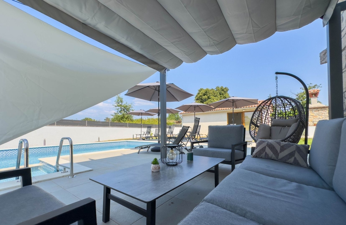 ISTRA, SVETVINČENAT - Obnovljena avtohtona kamnita hiša z bazenom