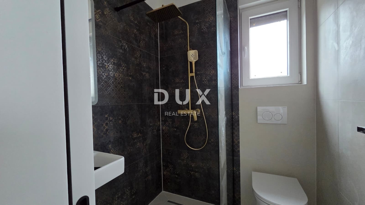 CRIKVENICA, JADRANOVO - luksuzna polpritlična hiša z bazenom, 143m2