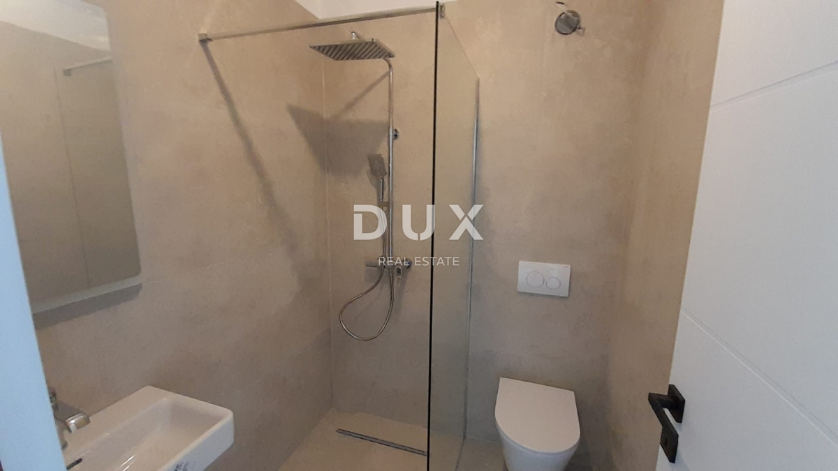 CRIKVENICA, JADRANOVO - luksuzna polpritlična hiša z bazenom, 143m2