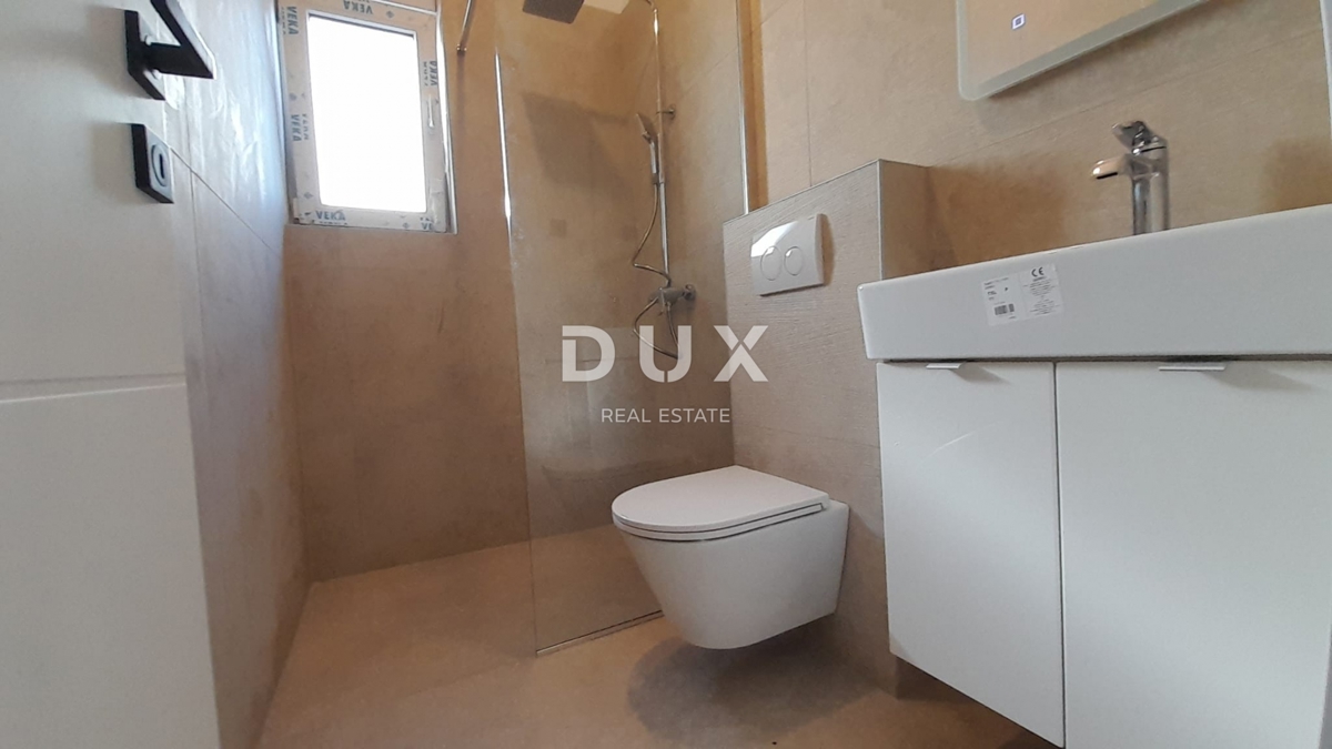 CRIKVENICA, JADRANOVO - luksuzna polpritlična hiša z bazenom, 143m2