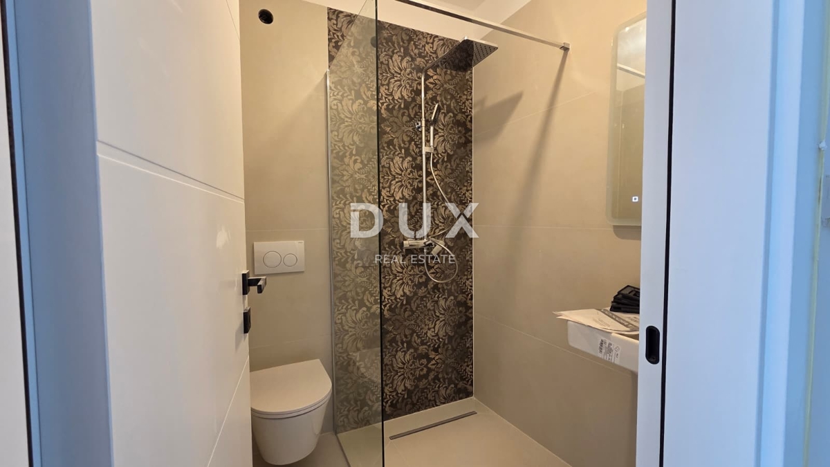 CRIKVENICA, JADRANOVO - luksuzna polpritlična hiša z bazenom, 143m2