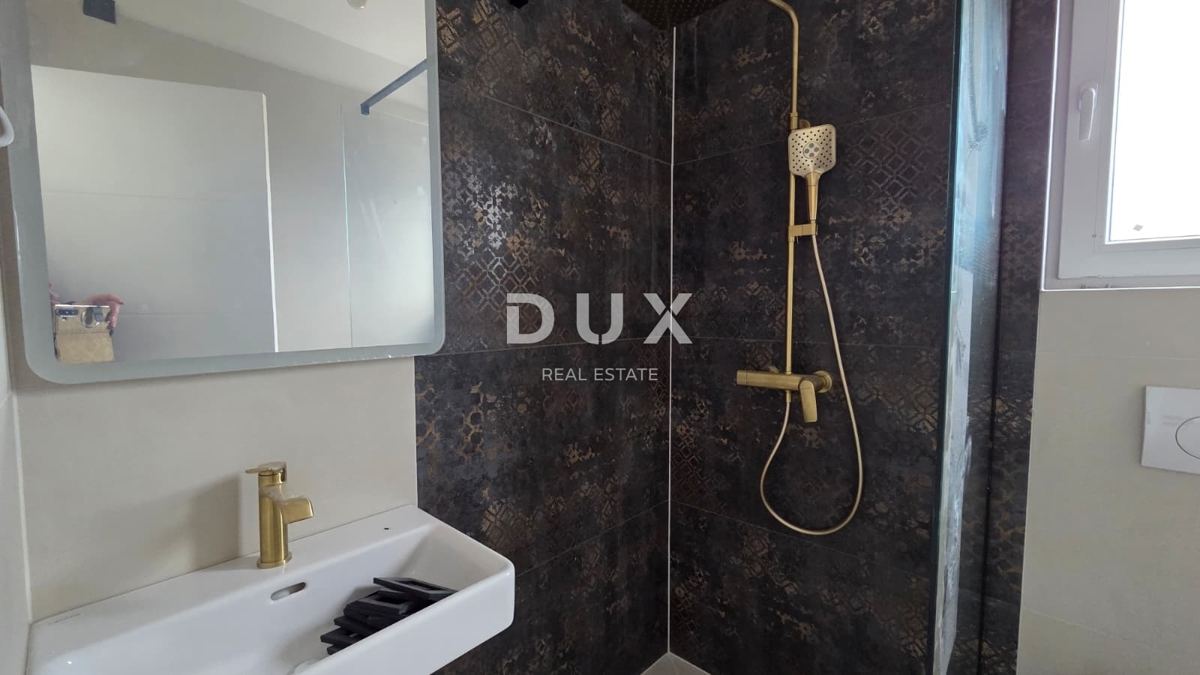 CRIKVENICA, JADRANOVO - luksuzna polpritlična hiša z bazenom, 143m2