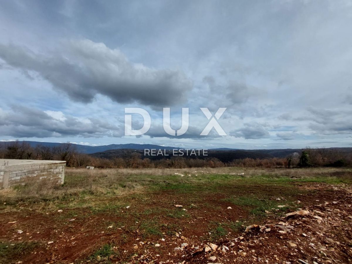 ISTRA, PIĆAN - Zemljišče z gradnjo dveh hiš, rob vasi, pogled na naravo