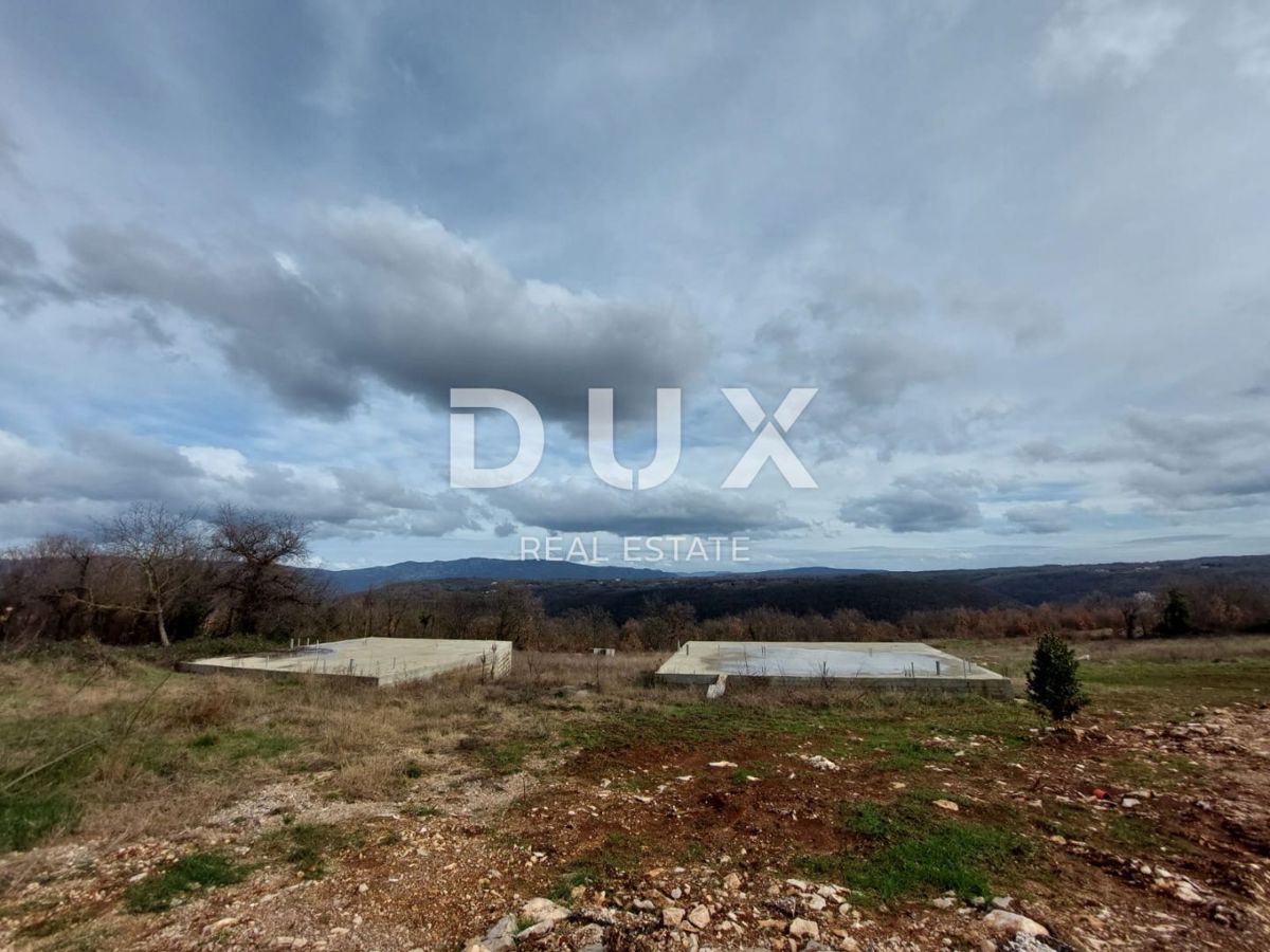 ISTRA, PIĆAN - Zemljišče z gradnjo dveh hiš, rob vasi, pogled na naravo