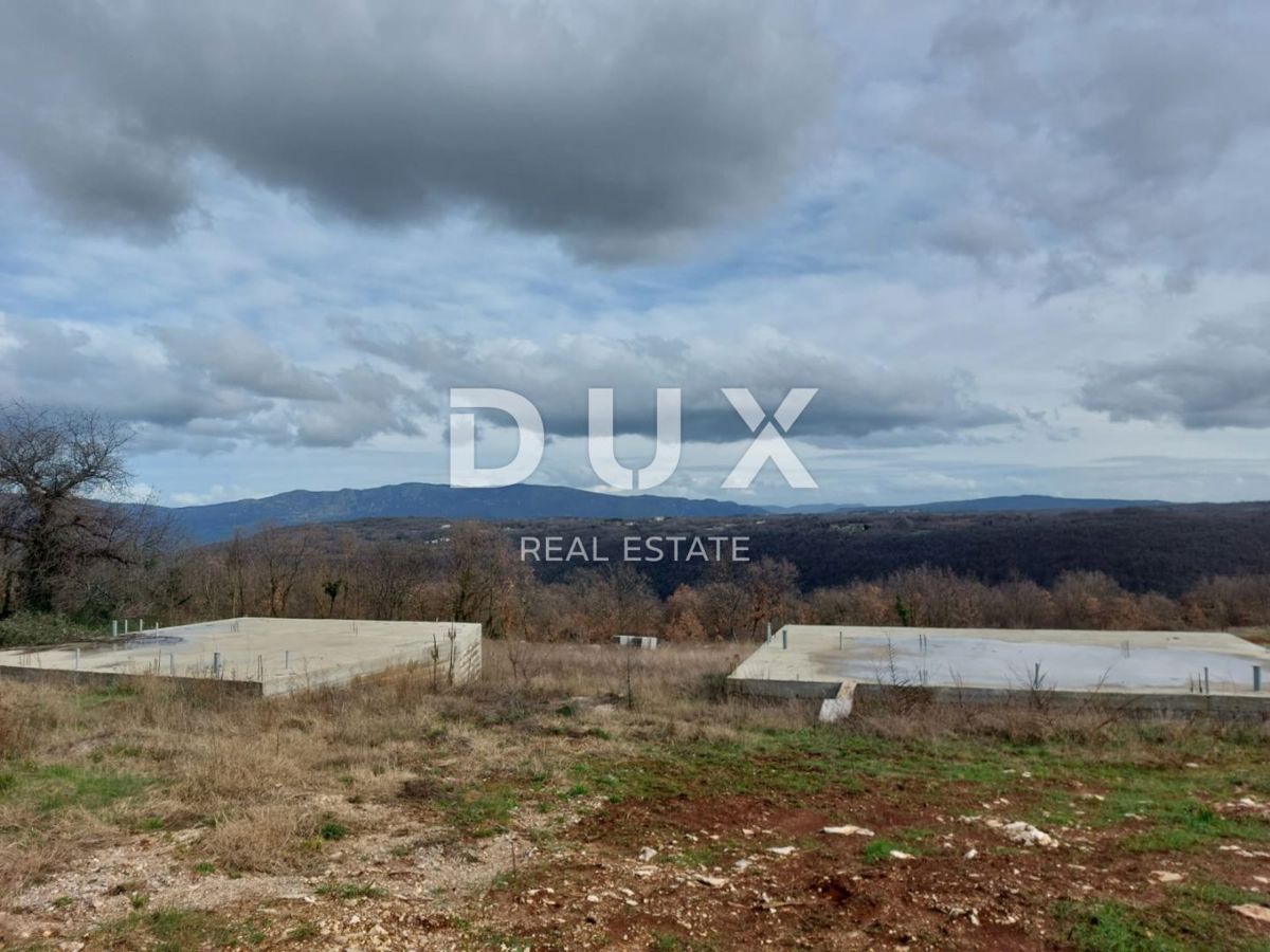 ISTRA, PIĆAN - Zemljišče z gradnjo dveh hiš, rob vasi, pogled na naravo