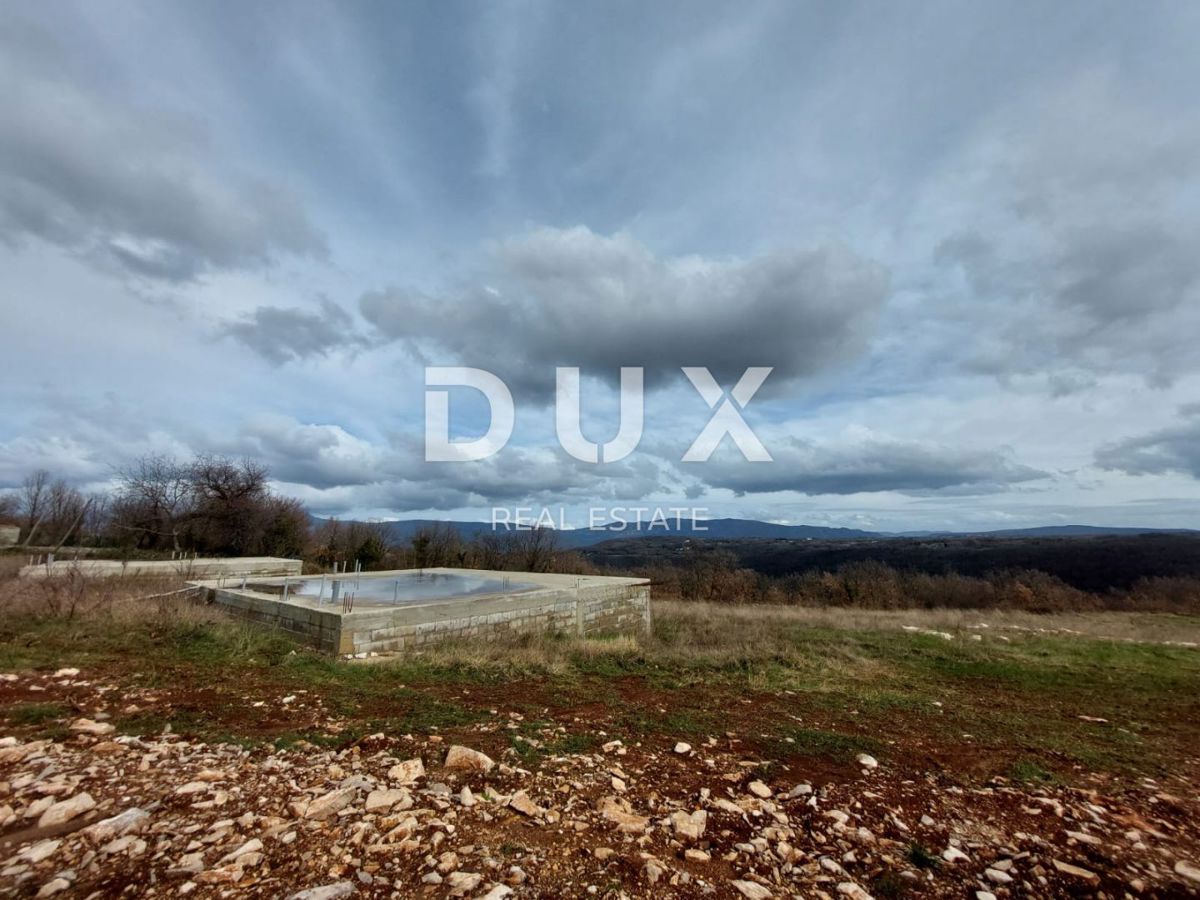 ISTRA, PIĆAN - Zemljišče z gradnjo dveh hiš, rob vasi, pogled na naravo