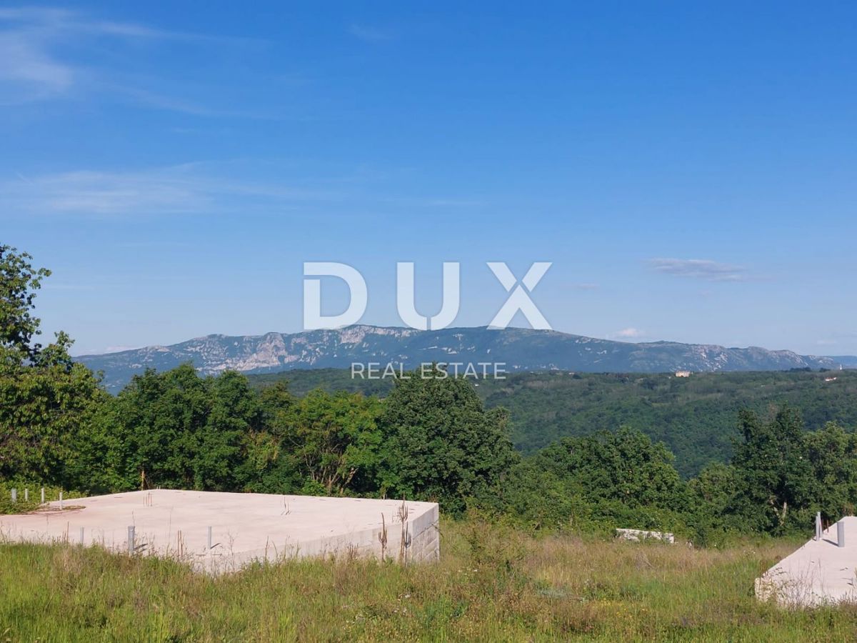 ISTRA, PIĆAN - Zemljišče z gradnjo dveh hiš, rob vasi, pogled na naravo