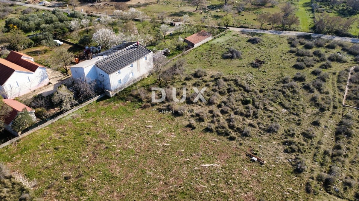 ZADAR, ZEMUNIK G. – Gradbeno zemljišče s projektom nizkoenergijske hiše