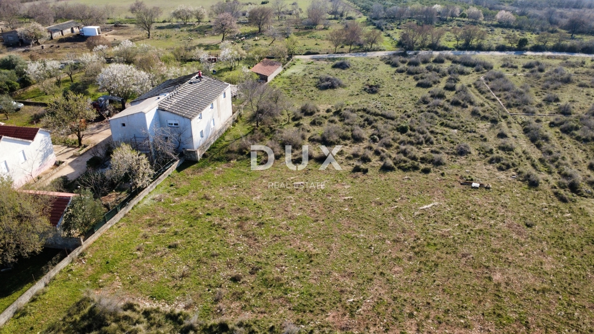 ZADAR, ZEMUNIK G. – Gradbeno zemljišče s projektom nizkoenergijske hiše