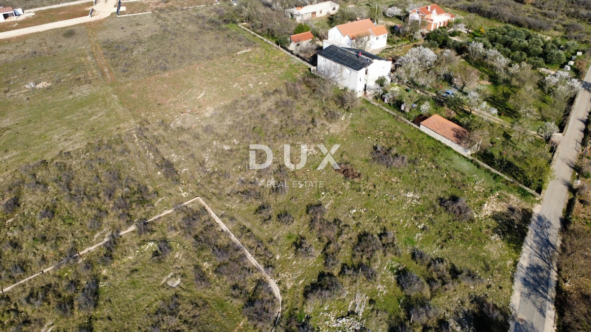 ZADAR, ZEMUNIK G. – Gradbeno zemljišče s projektom nizkoenergijske hiše