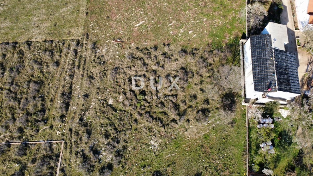 ZADAR, ZEMUNIK G. – Gradbeno zemljišče s projektom nizkoenergijske hiše