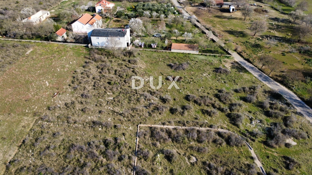 ZADAR, ZEMUNIK G. – Gradbeno zemljišče s projektom nizkoenergijske hiše