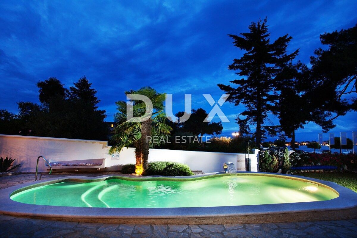 ISTRA, UMAG - Edinstvena vila z bazenom, prva vrsta do morja