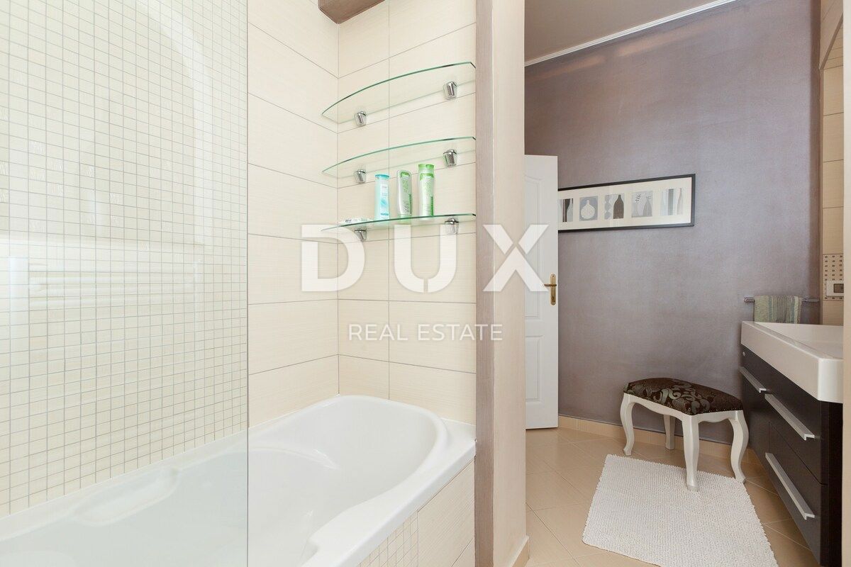 ISTRA, UMAG - Edinstvena vila z bazenom, prva vrsta do morja