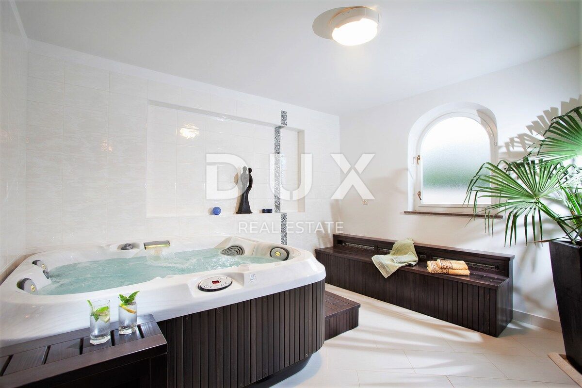 ISTRA, UMAG - Edinstvena vila z bazenom, prva vrsta do morja