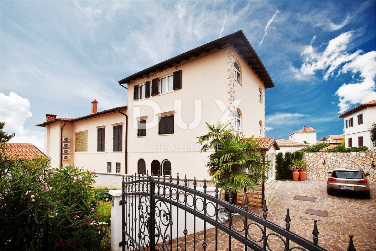 ISTRA, UMAG - Edinstvena vila z bazenom, prva vrsta do morja