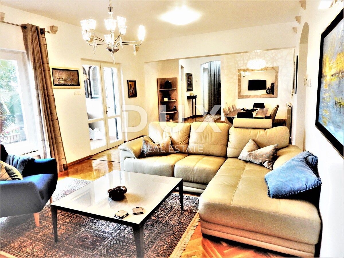 ISTRA, UMAG - Edinstvena vila z bazenom, prva vrsta do morja