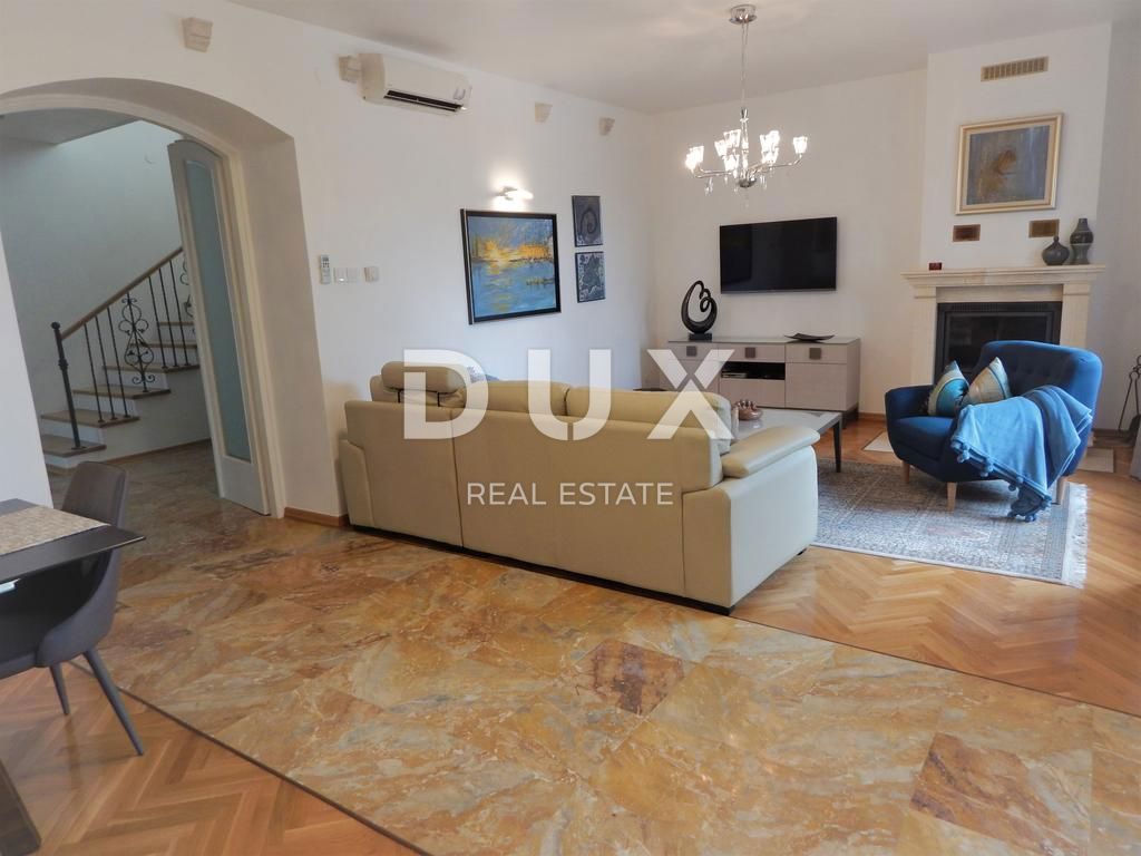 ISTRA, UMAG - Edinstvena vila z bazenom, prva vrsta do morja