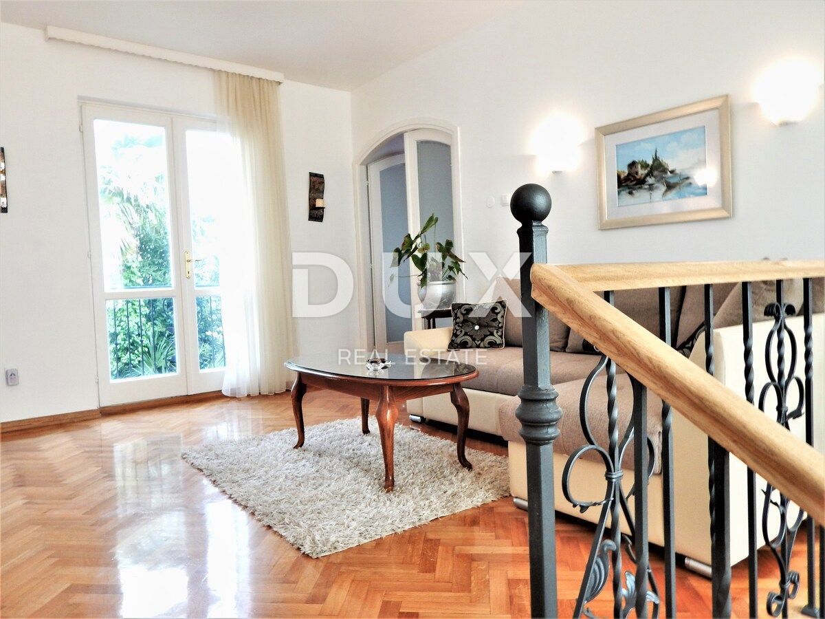 ISTRA, UMAG - Edinstvena vila z bazenom, prva vrsta do morja