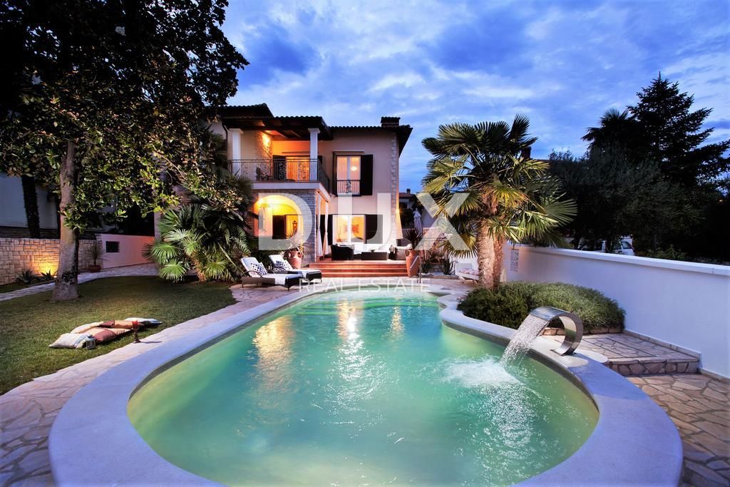 ISTRA, UMAG - Edinstvena vila z bazenom, prva vrsta do morja