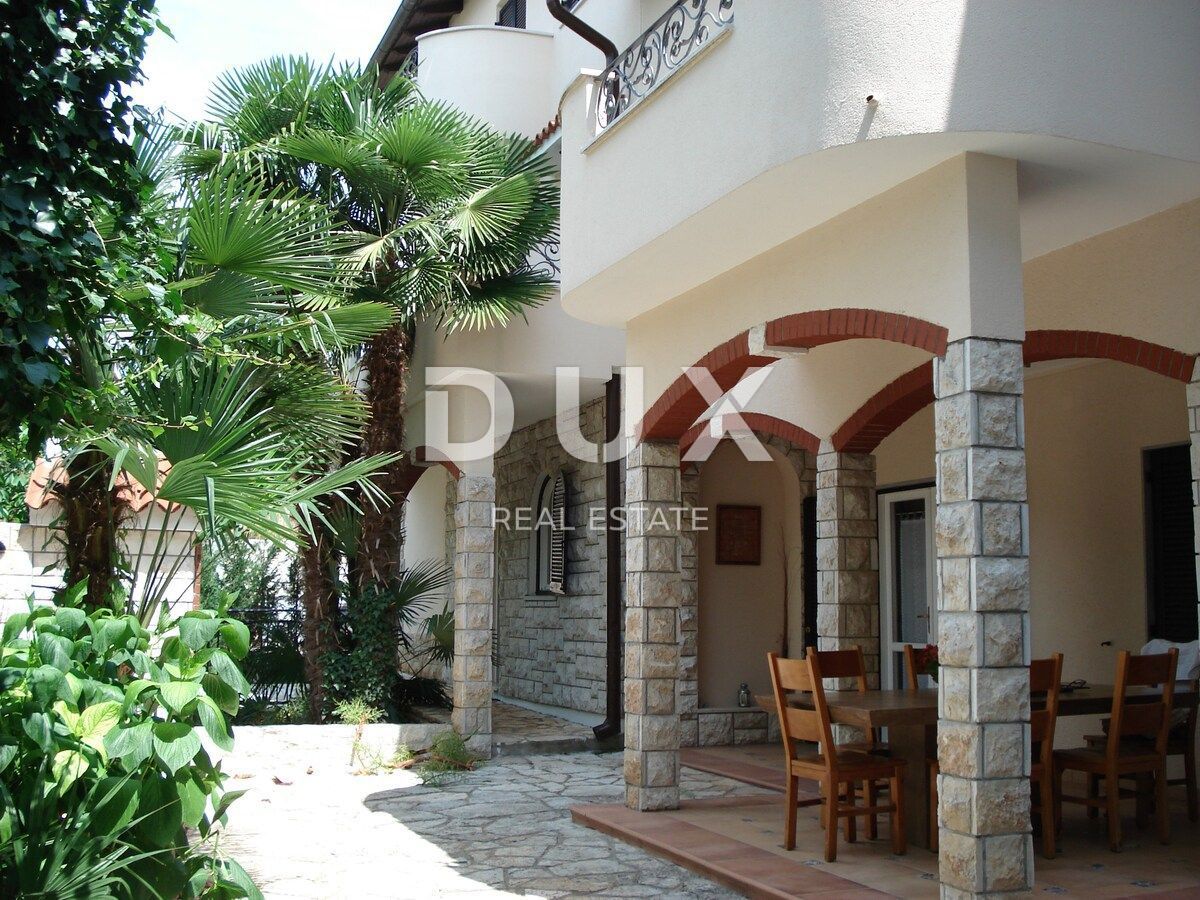 ISTRA, UMAG - Edinstvena vila z bazenom, prva vrsta do morja